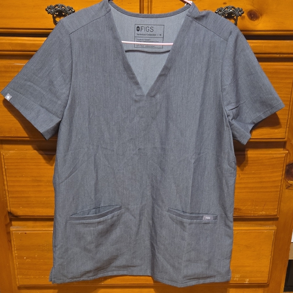 Figs Charcoal Casma Scrub Top